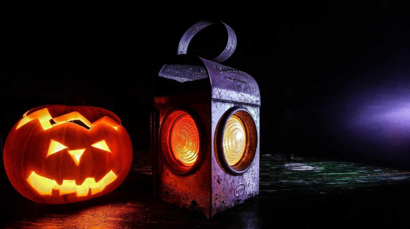 halloween-lantern-and-pumpkin
